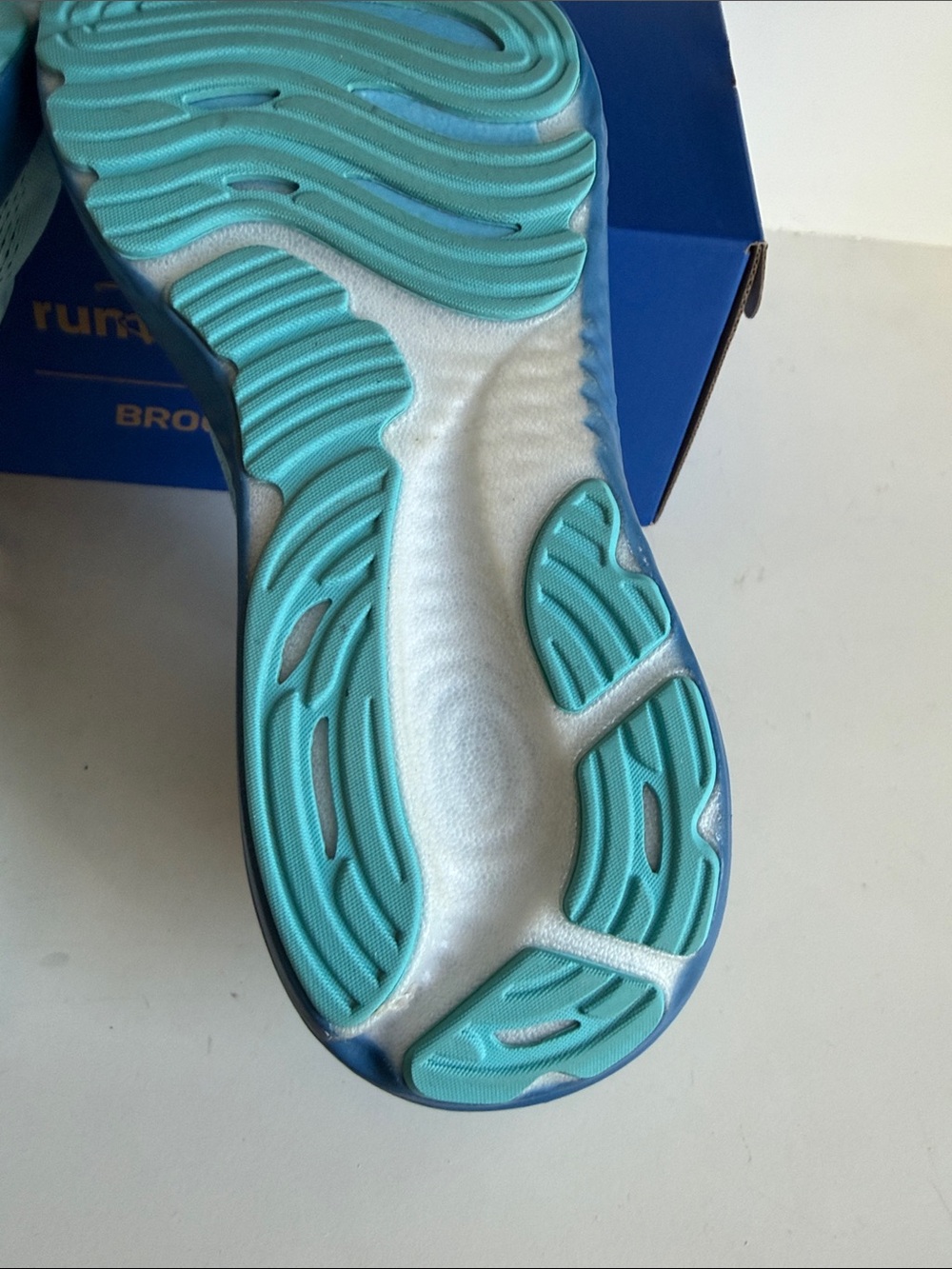 Brooks Men’s Glycerin RunDisney Stitch Running Shoes Size 11 Like New - Picture 8 of 9